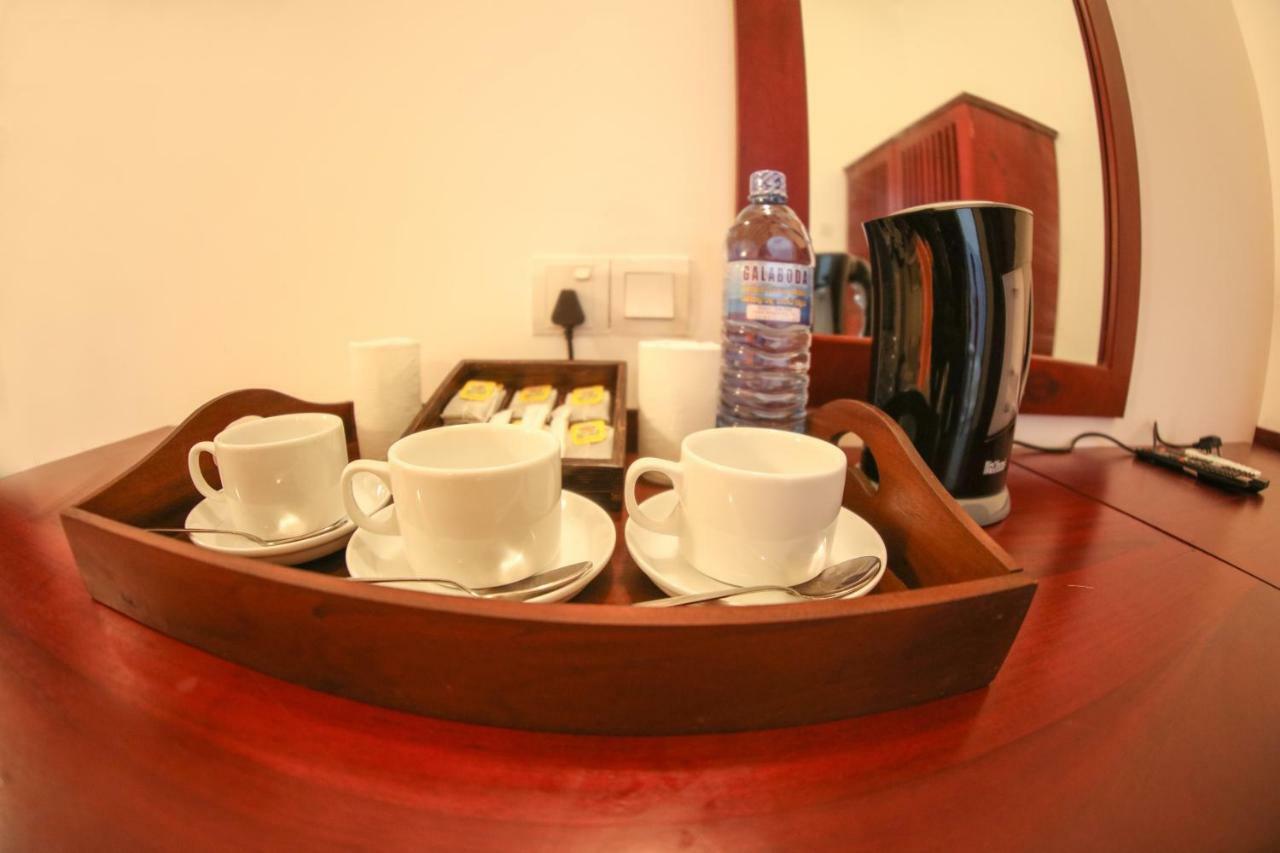White Rose Beach Resort Marawila Extérieur photo